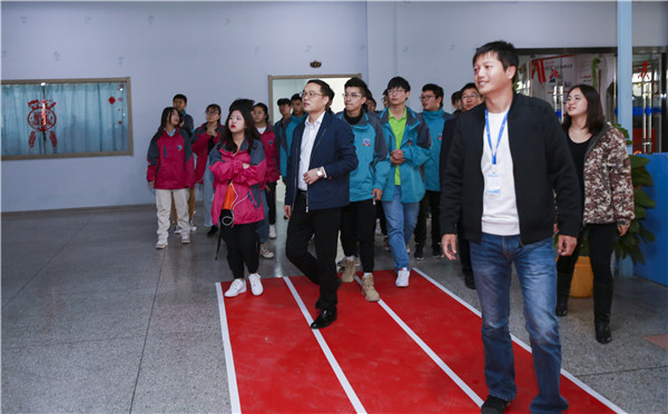 南京新华学子走进电商名企，零距离体验双十一