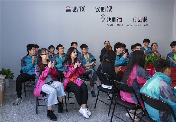南京新华学子走进电商名企，零距离体验双十一